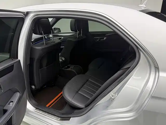 Mercedes-Benz E-Class — миниатюра 16