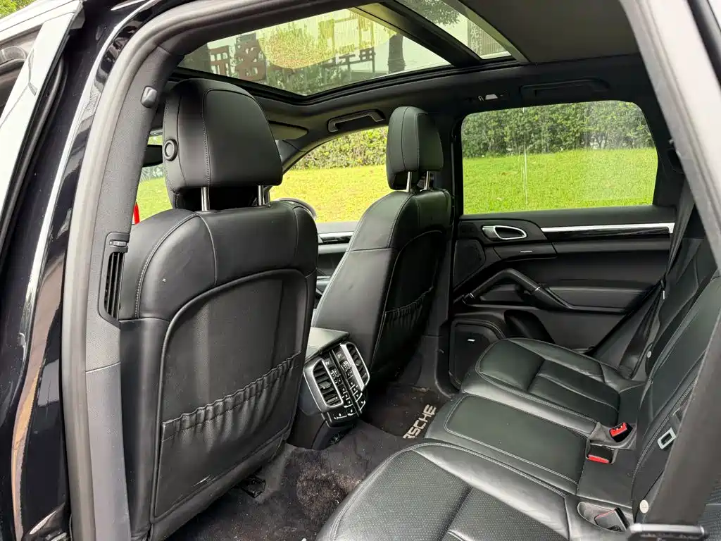 Porsche Cayenne — миниатюра 11