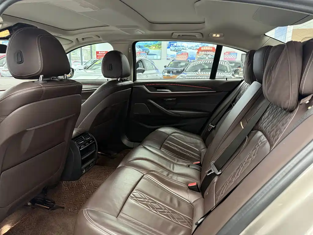 BMW 5 Series — миниатюра 11