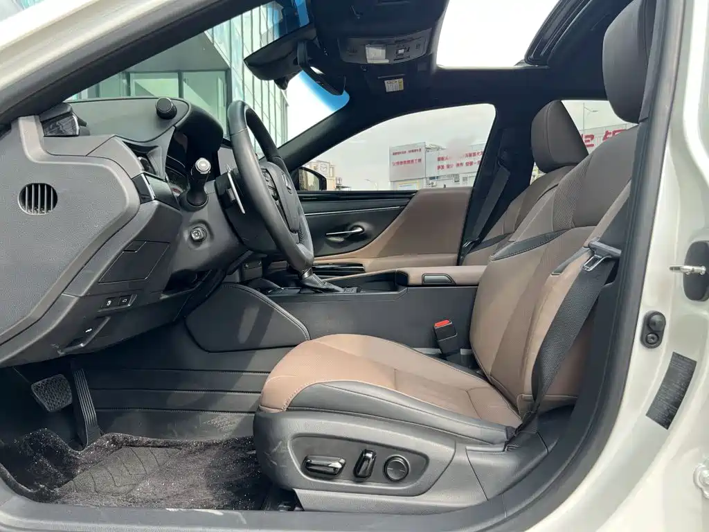 Lexus ES — миниатюра 16