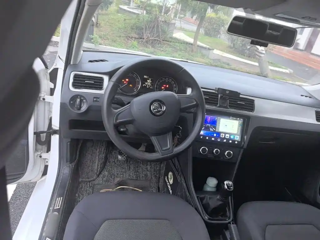 Skoda Rapid Spaceback — миниатюра 6
