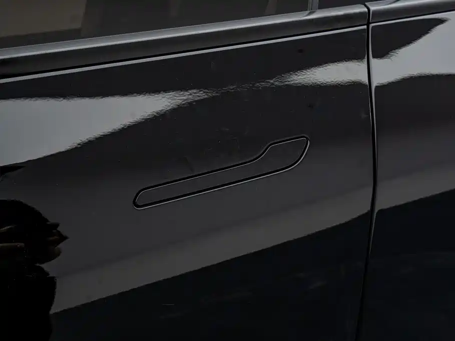 Tesla Model Y — миниатюра 15