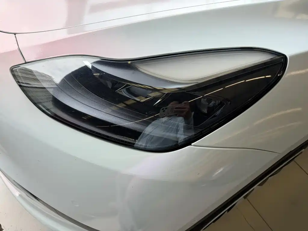Tesla Model Y — миниатюра 4