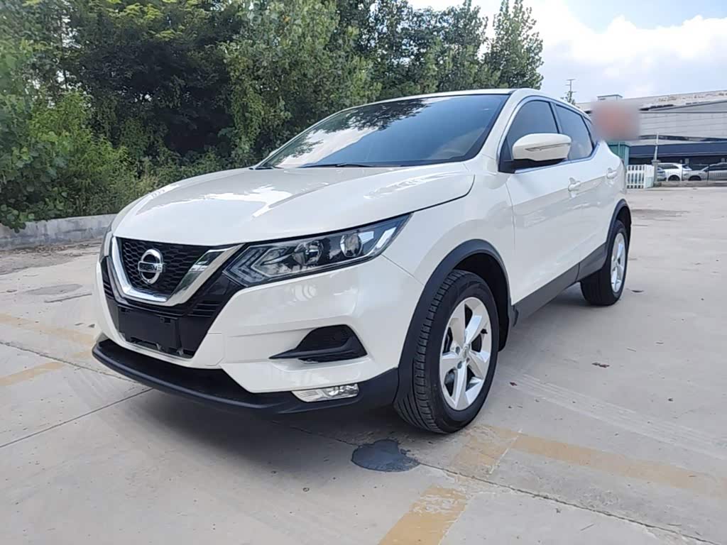 Nissan Qashqai 2.0 л 2021 г. Белый, пробег 33400 км
