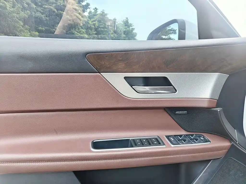 Jaguar XFL — миниатюра 12