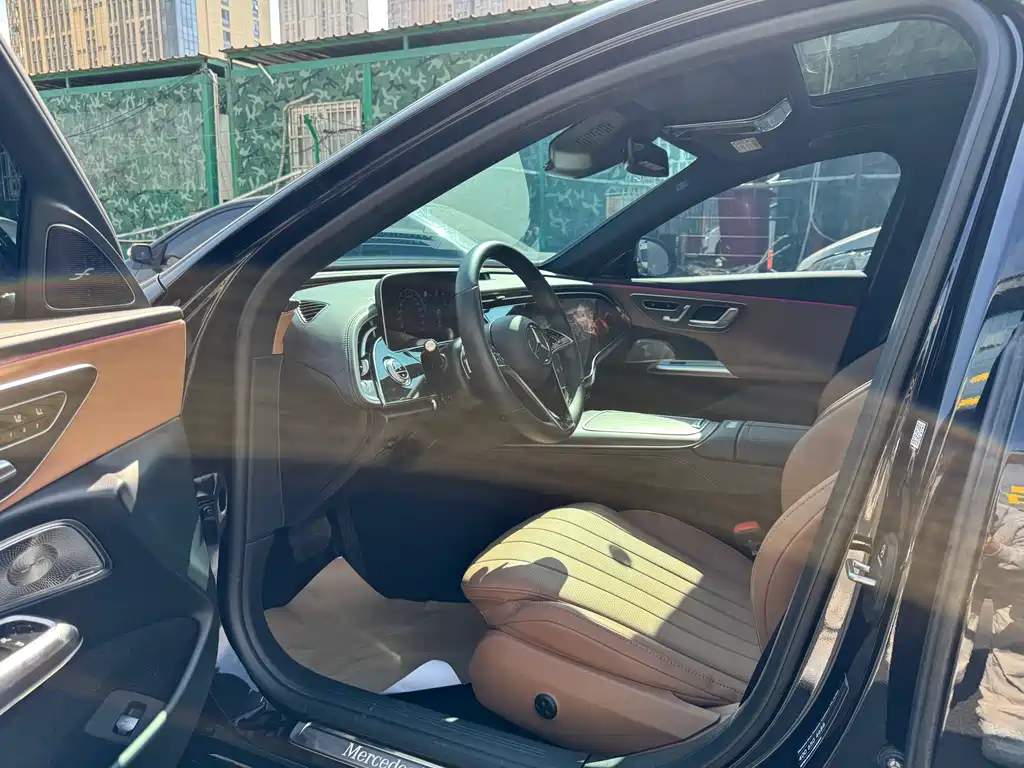 Mercedes-Benz E-Class — миниатюра 5