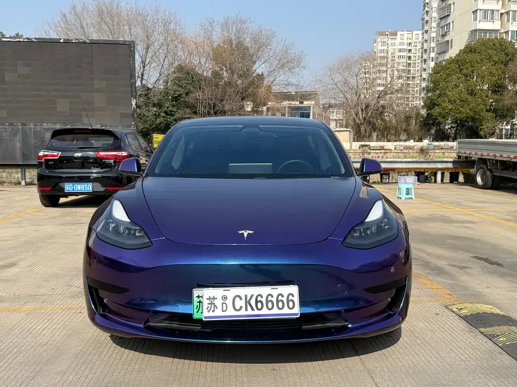 TESLA MODEL 3