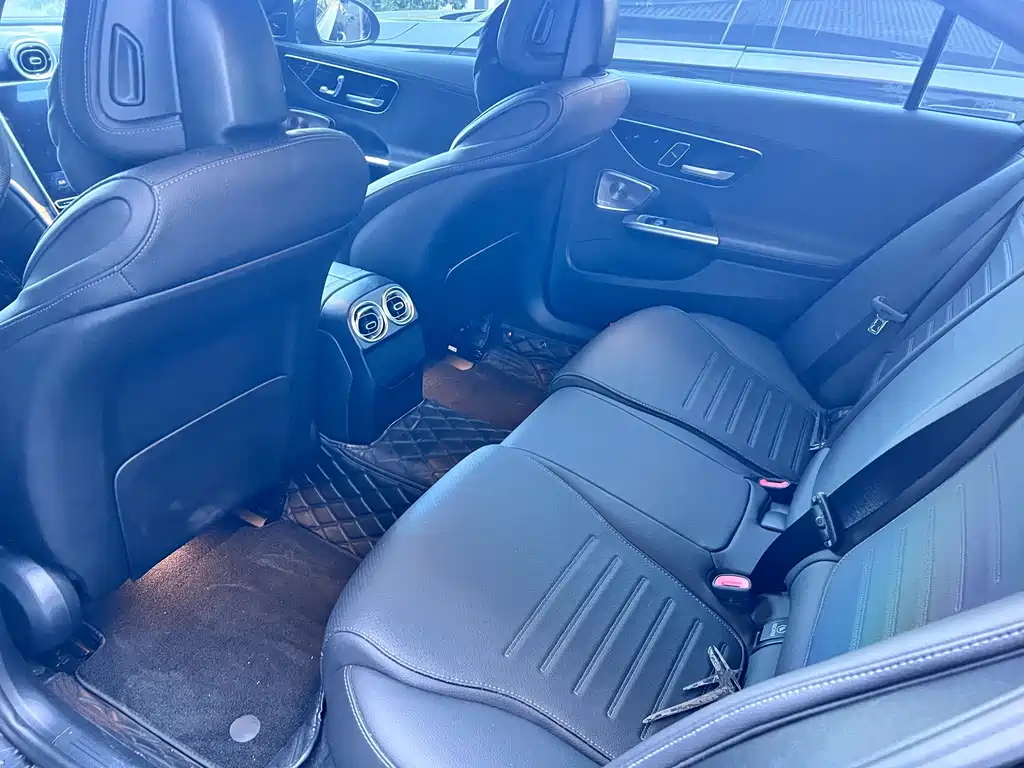Mercedes-Benz C-Class — миниатюра 13