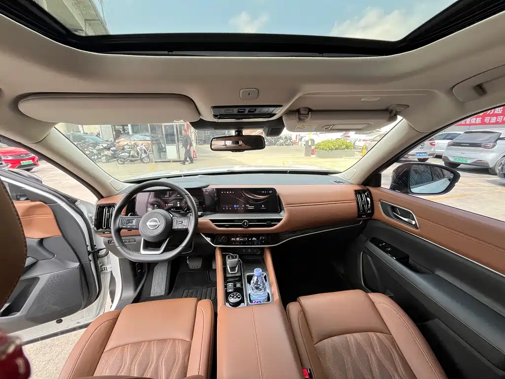 NISSAN EXPLORING THE LAND