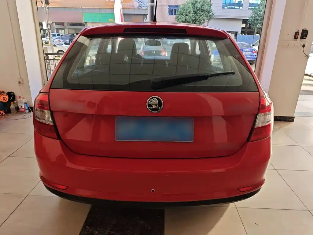 Skoda Rapid Spaceback — миниатюра 6