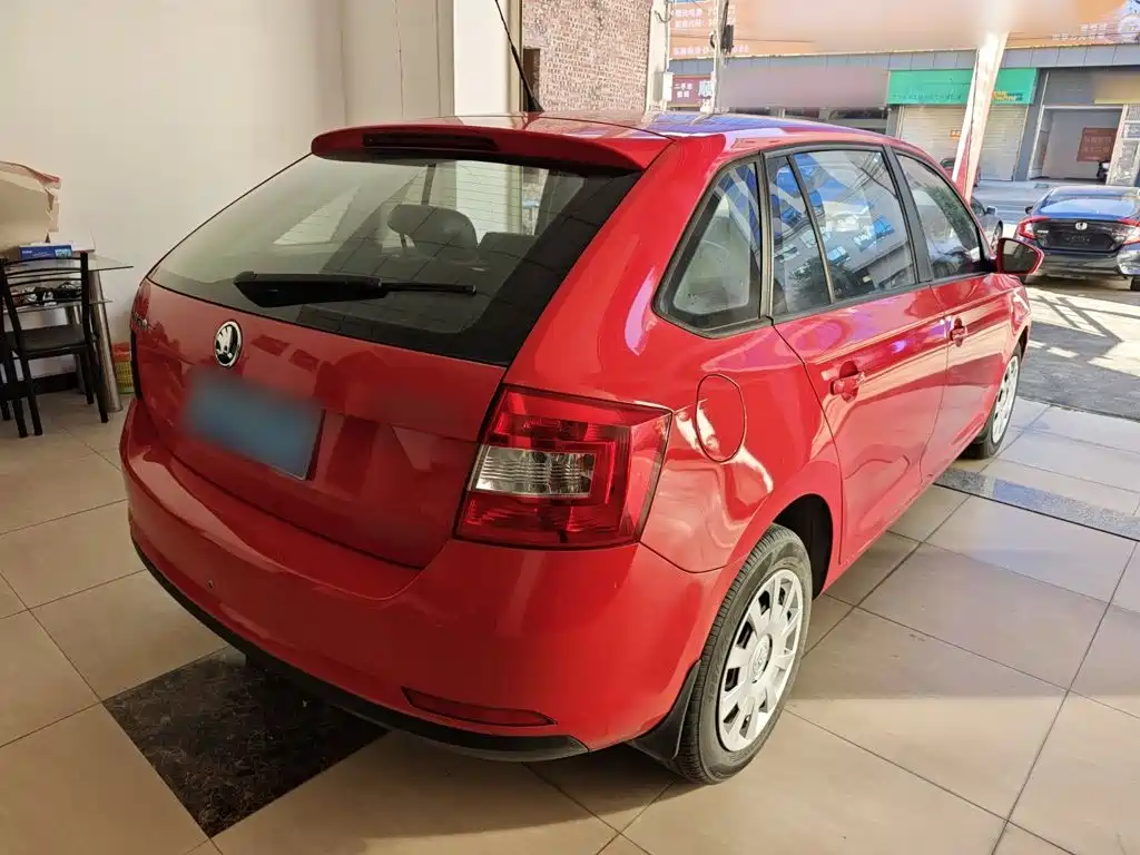 Skoda Rapid Spaceback — миниатюра 7