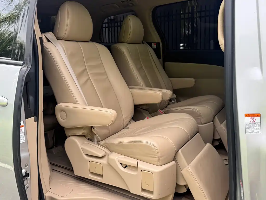 Toyota Previa — миниатюра 6