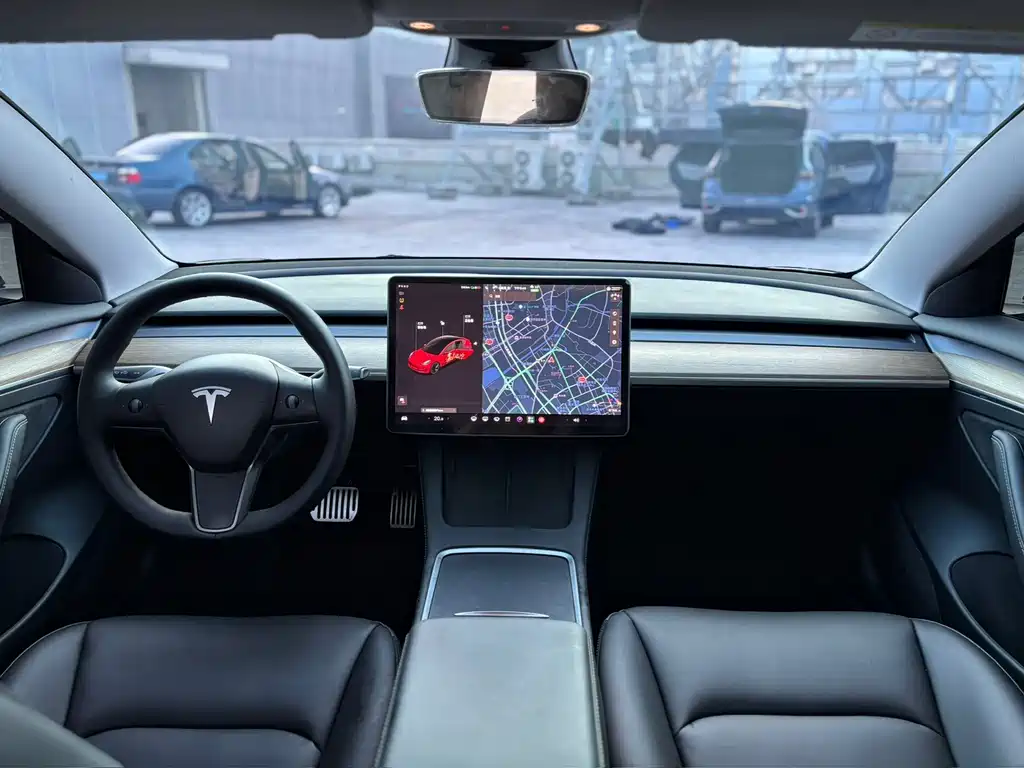 Tesla Model 3 — миниатюра 5