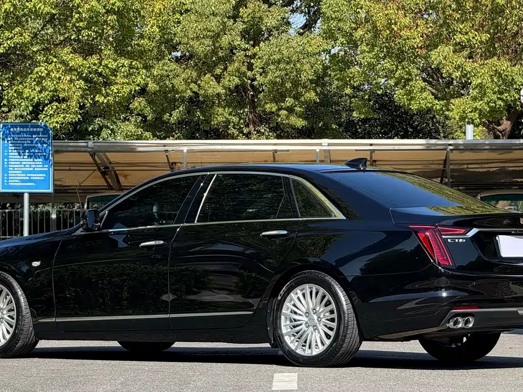 CADILLAC CT6