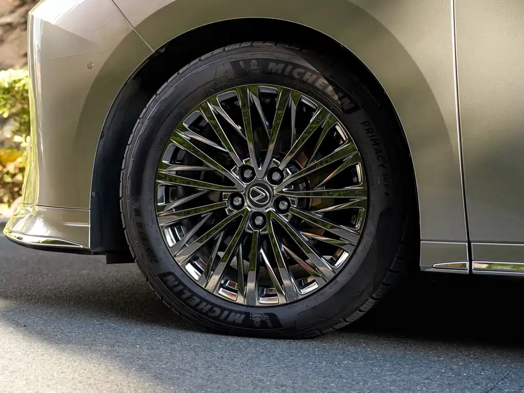 Lexus LM — миниатюра 9