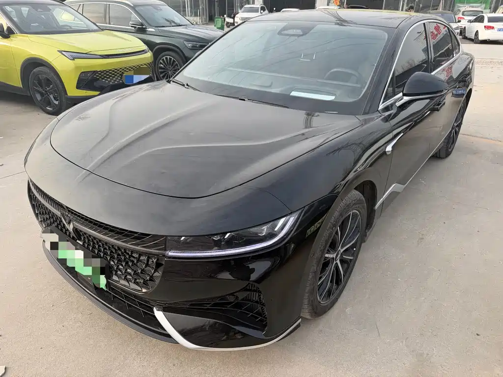 VOYAH LANTU CHASING LIGHT