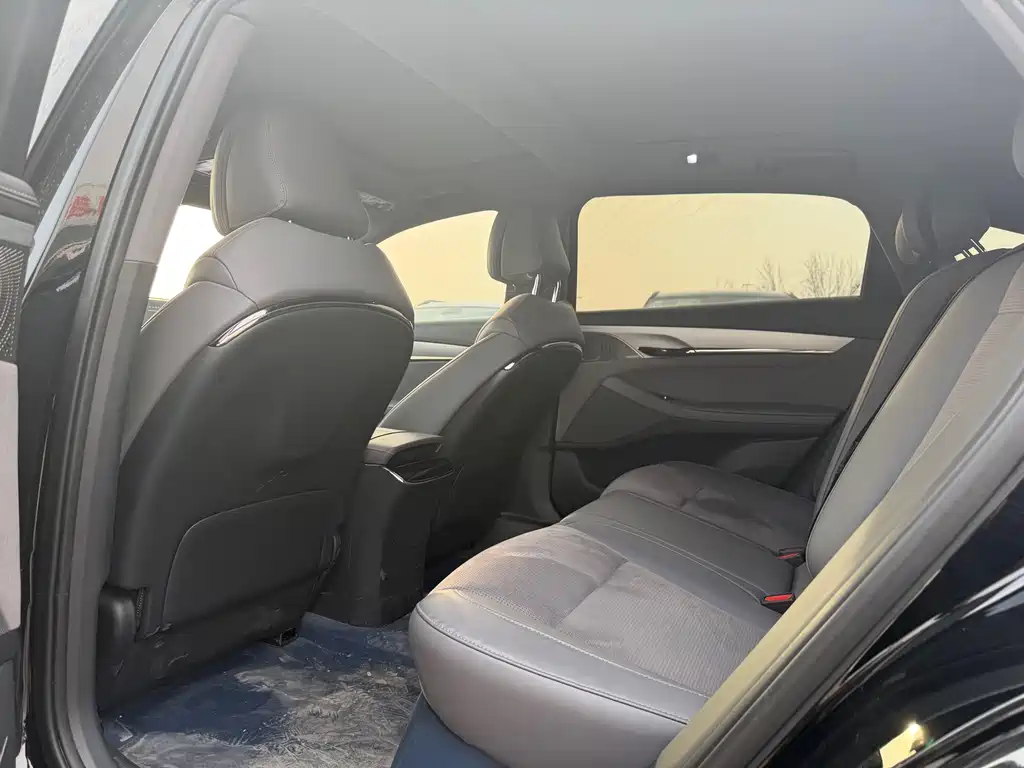 VOYAH LANTU CHASING LIGHT