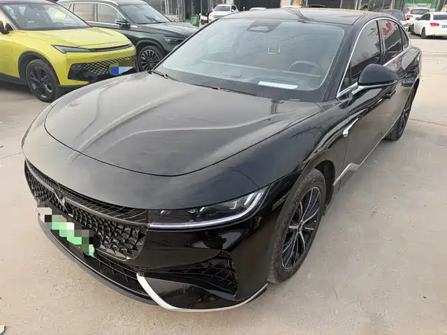 VOYAH LANTU CHASING LIGHT 2025