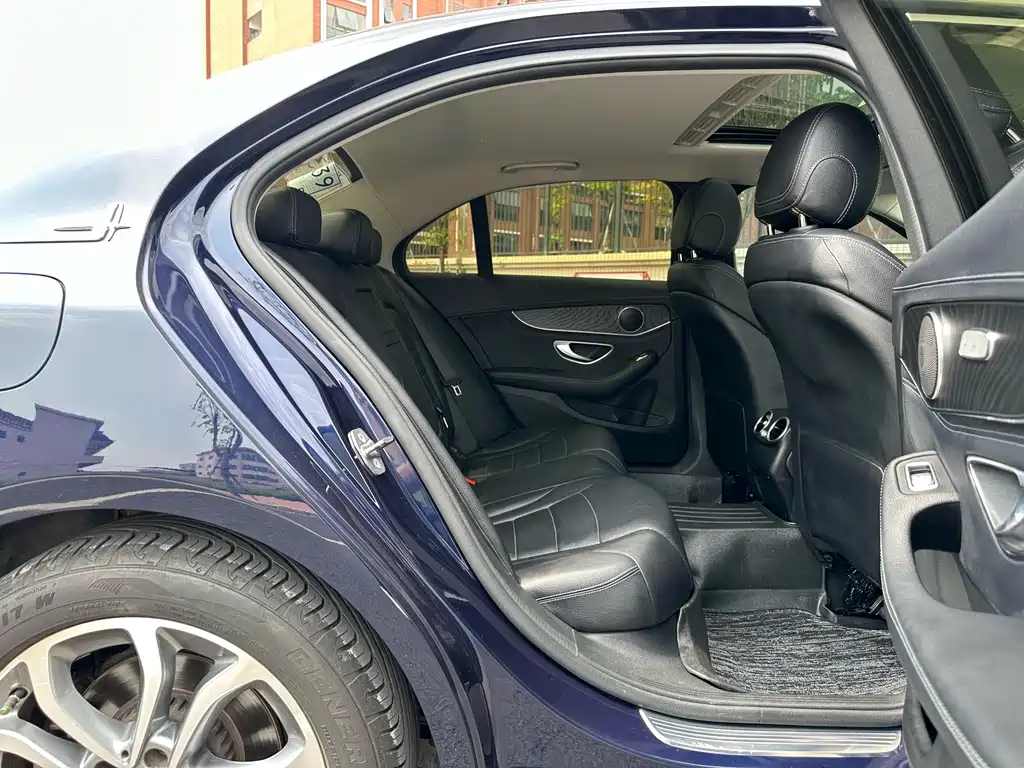 Mercedes-Benz C-Class — миниатюра 13