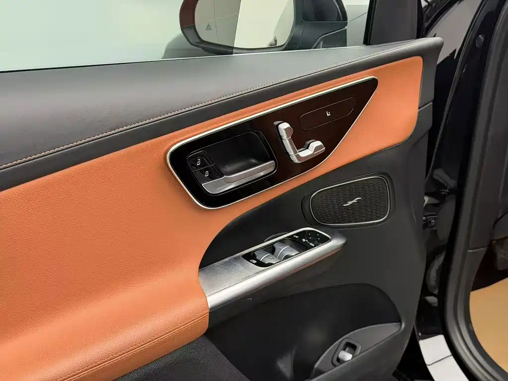 Mercedes-Benz GLC — миниатюра 12