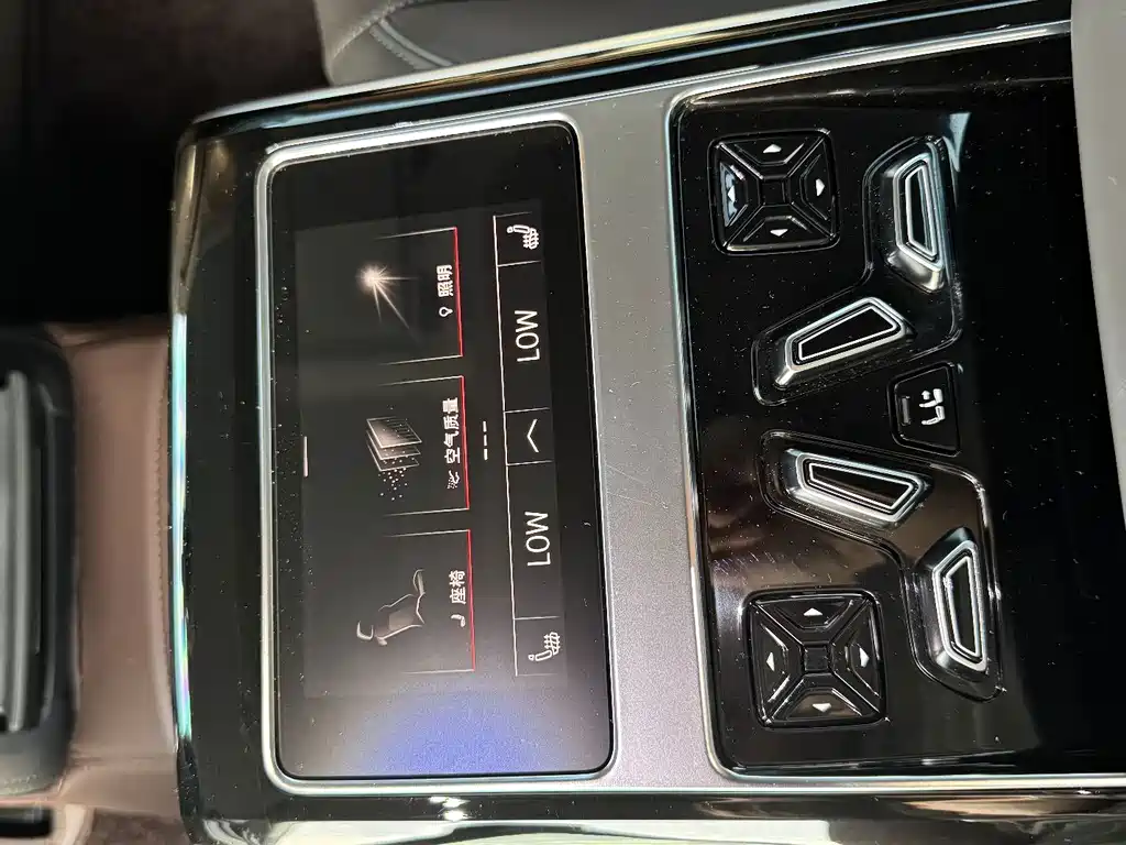Audi A8 — миниатюра 5