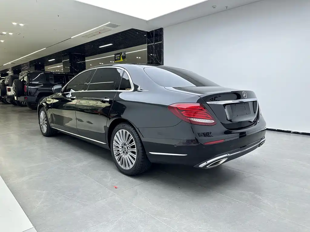Mercedes-Benz E-Class — миниатюра 9