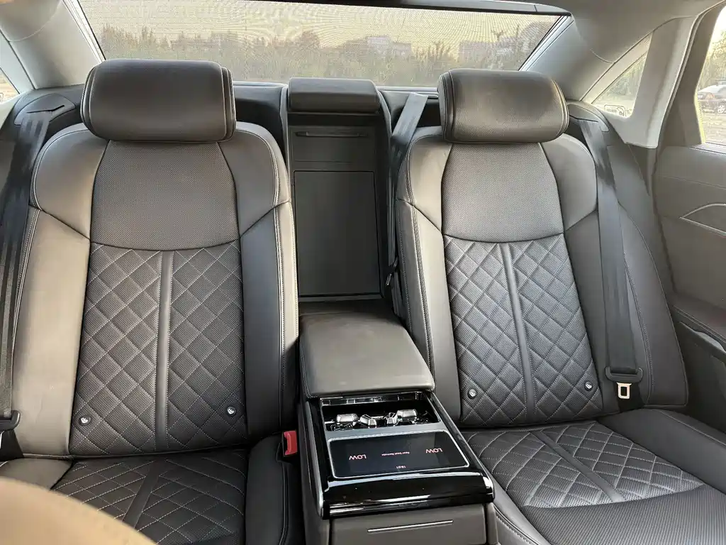 Audi A8 — миниатюра 6