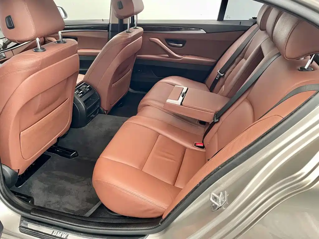 BMW 5 Series — миниатюра 7