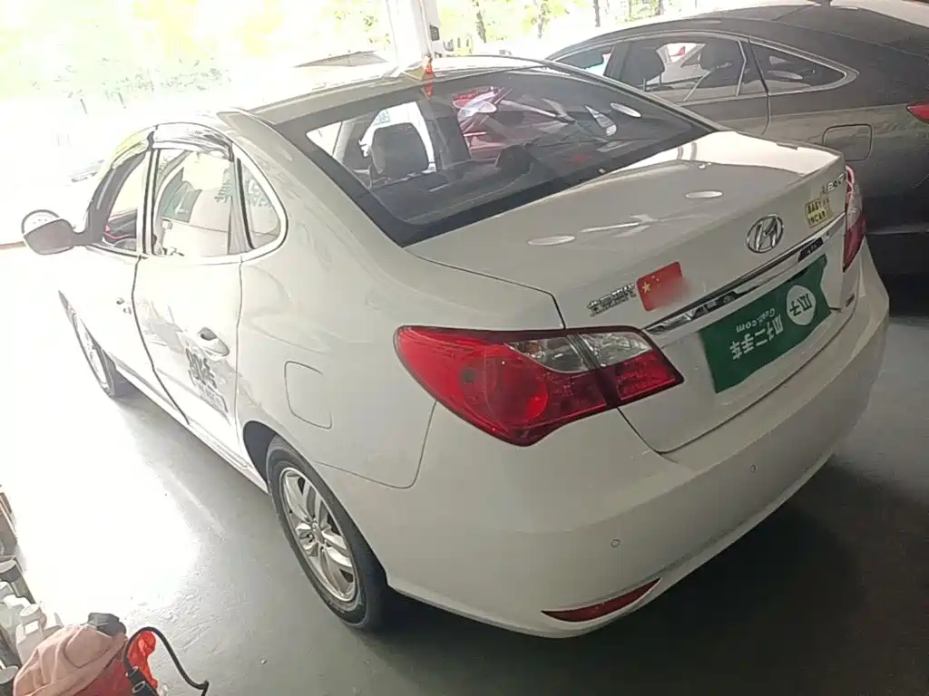 Hyundai Elantra — миниатюра 5