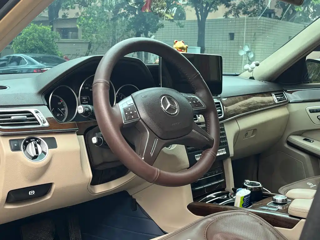Mercedes-Benz E-Class — миниатюра 9