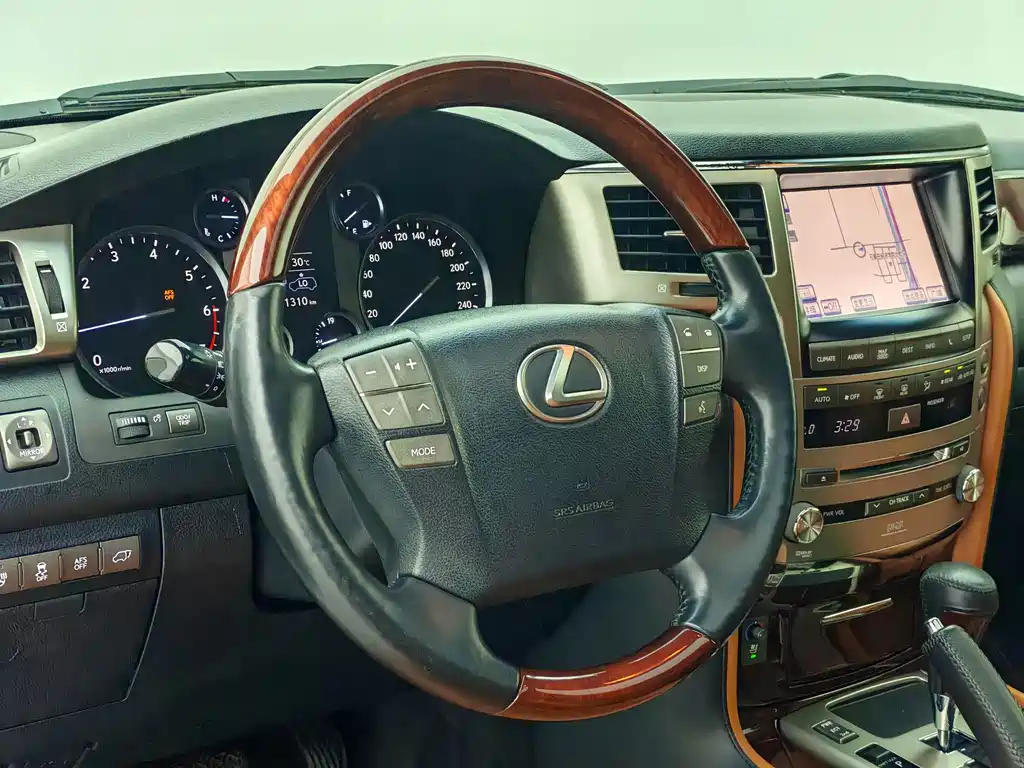 Lexus LX — миниатюра 10