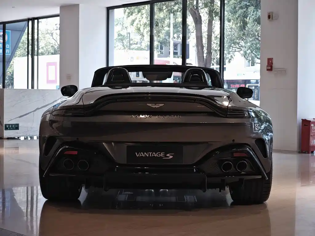 Aston Martin V8 Vantage — миниатюра 21