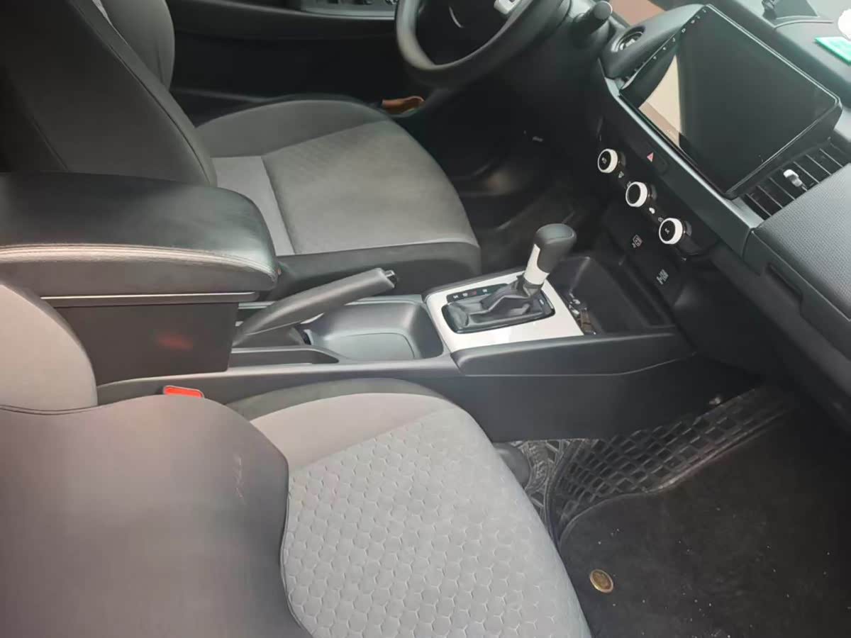 Honda Fit 1.5 л 2021 г. Белый, пробег 35000 км