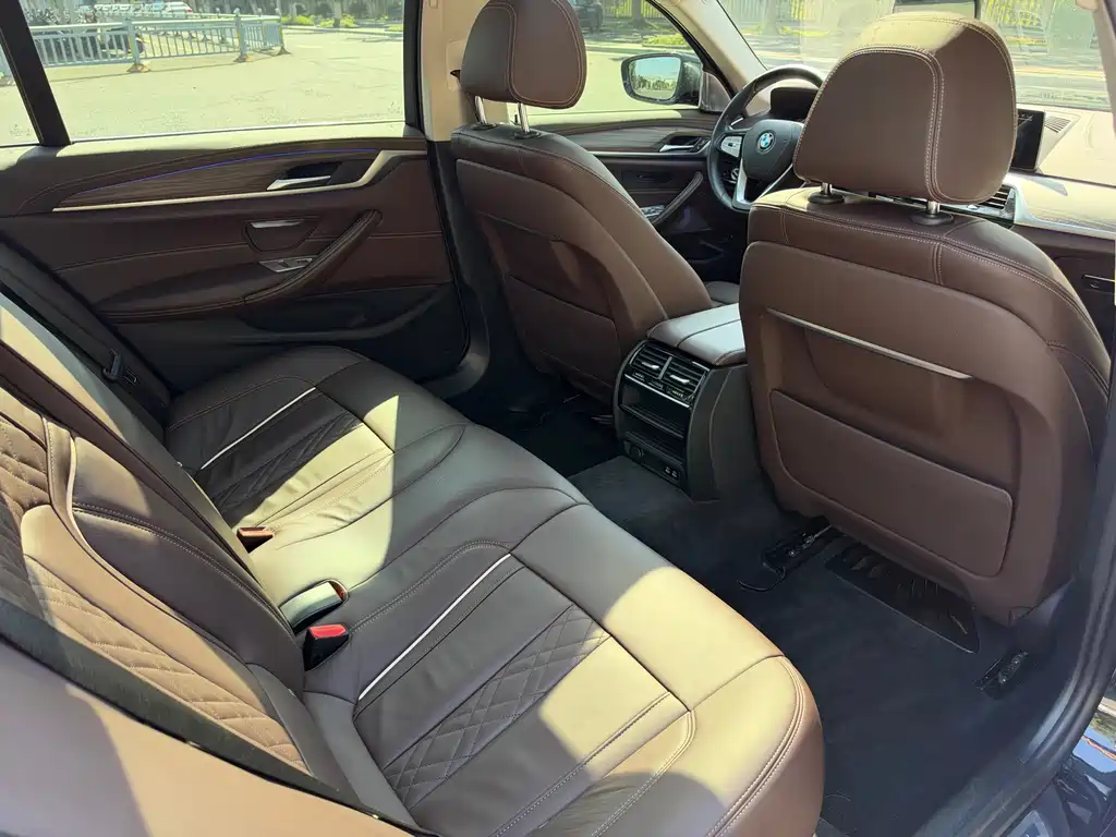 BMW 5 Series New Energy — миниатюра 18