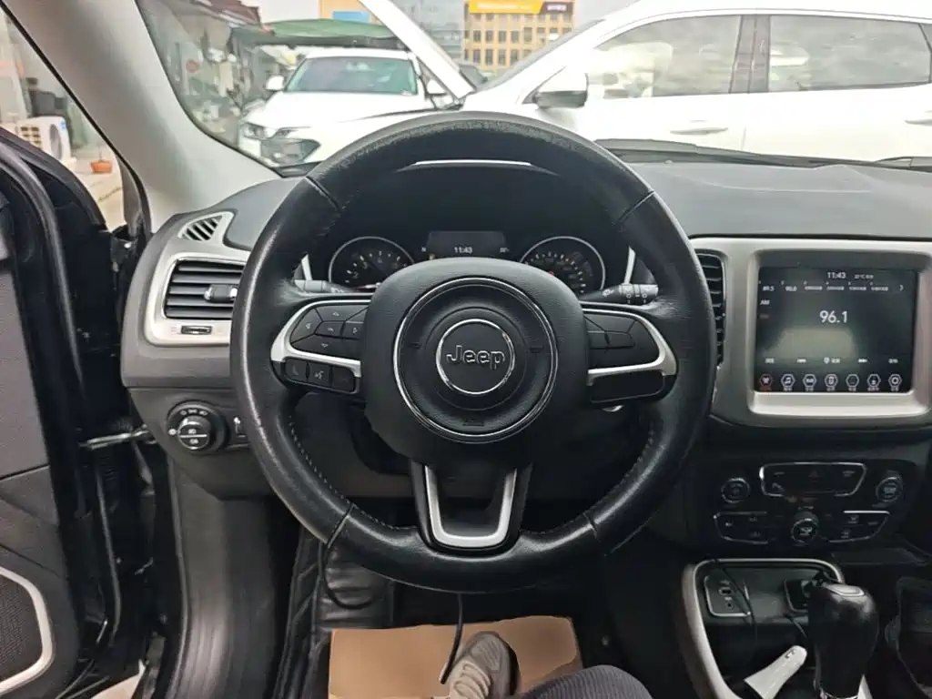 Jeep Compass — миниатюра 11