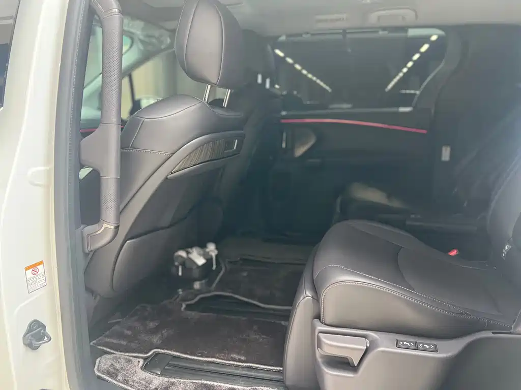 Toyota Sienna — миниатюра 13
