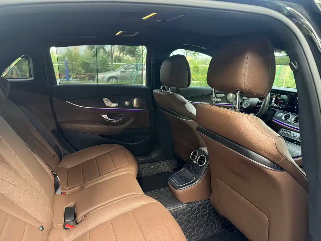 Mercedes-Benz E-Class — миниатюра 6