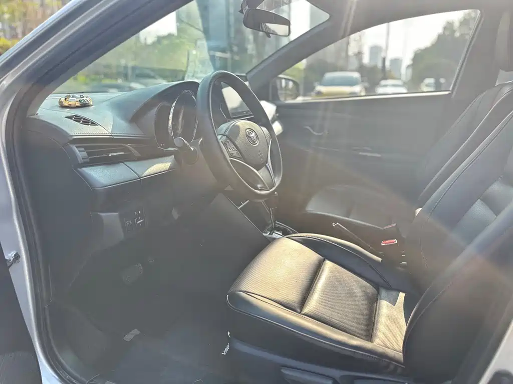 TOYOTA YARIS L ZHIXUAN