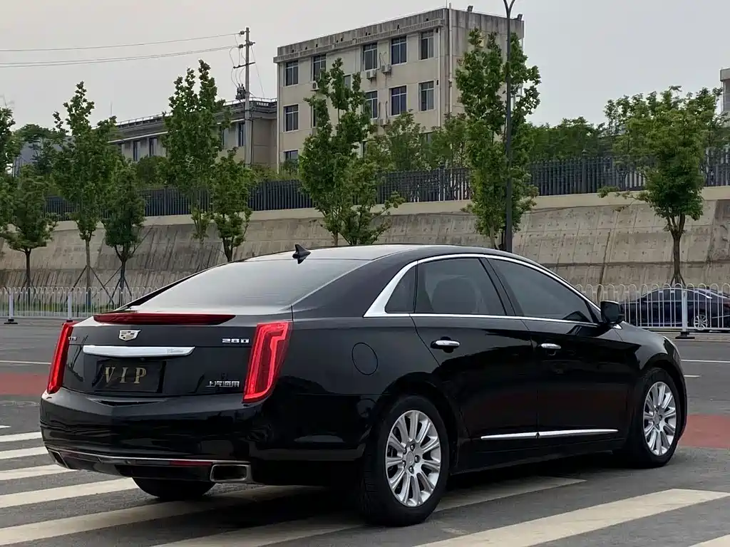 CADILLAC XTS