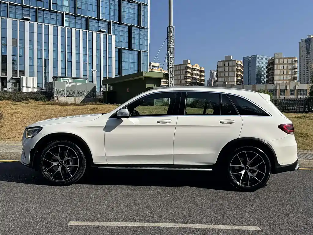 MERCEDES-BENZ GLC AMG