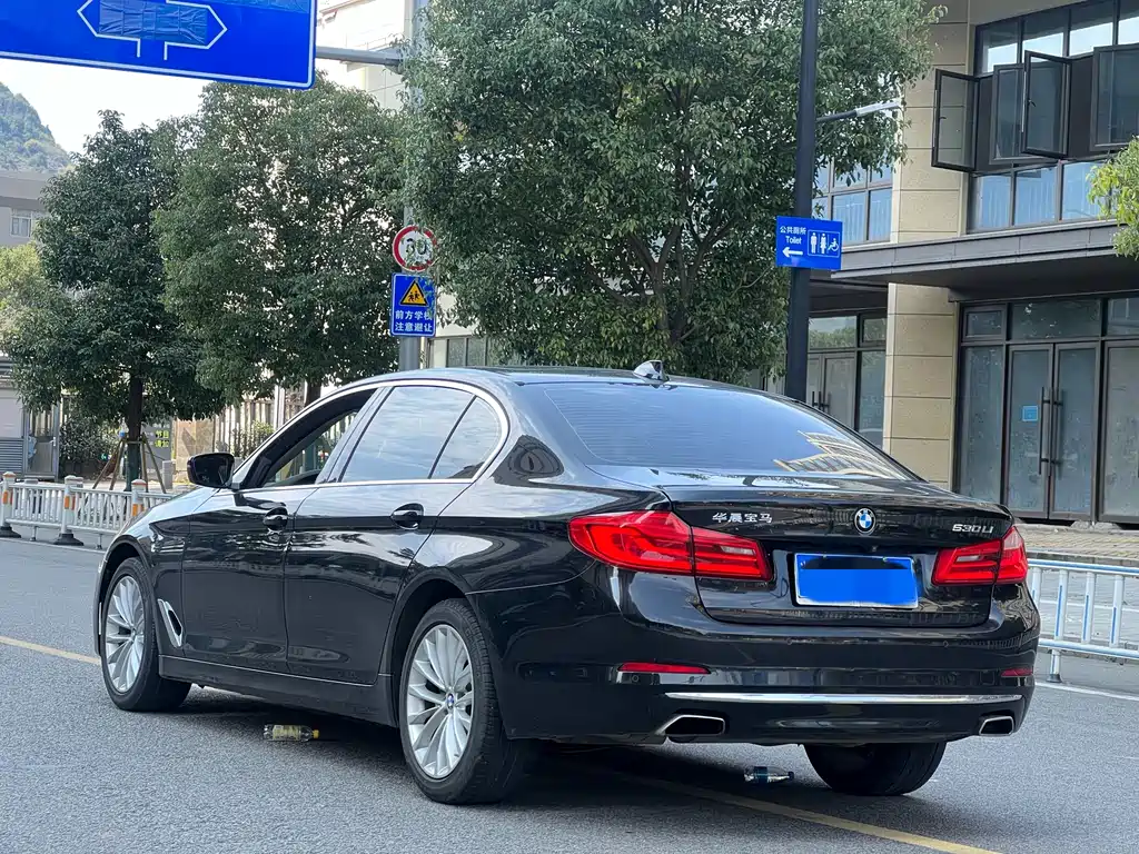 BMW 5 SERIES