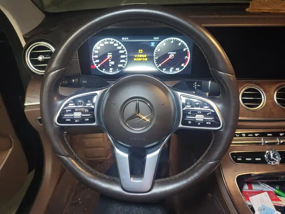 Mercedes-Benz E-Class — миниатюра 15