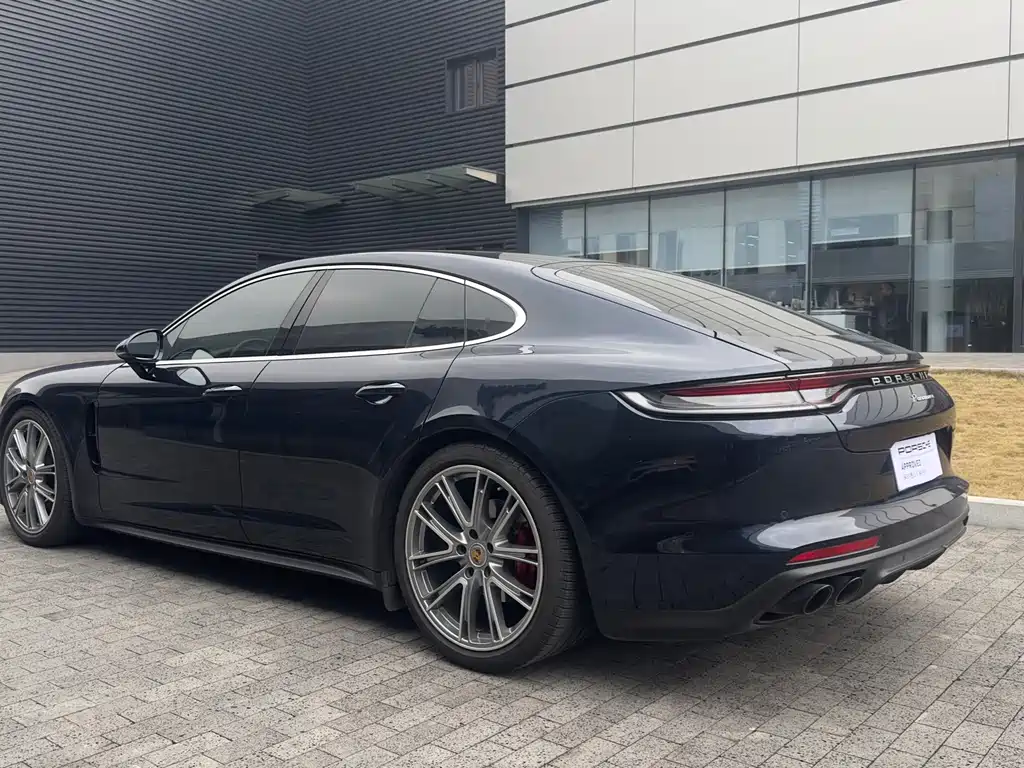 PORSCHE PANAMERA
