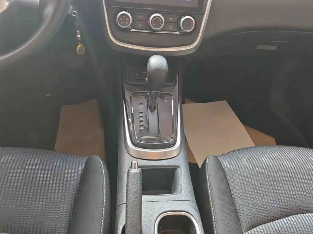 Nissan Tiida — миниатюра 14