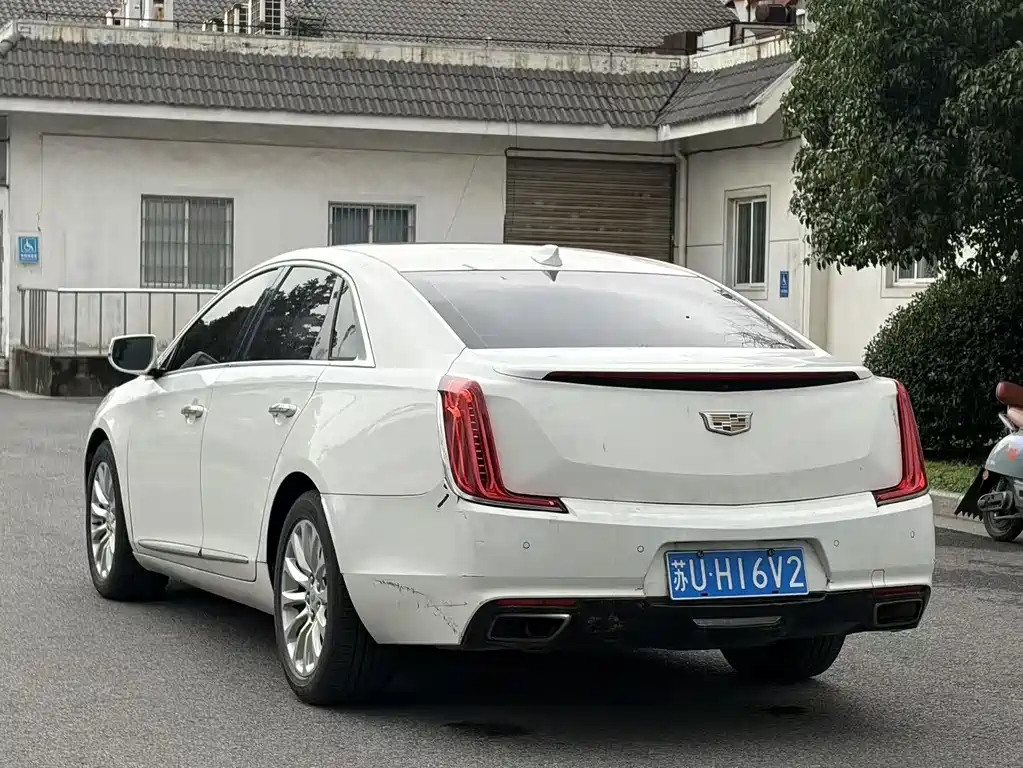 CADILLAC XTS