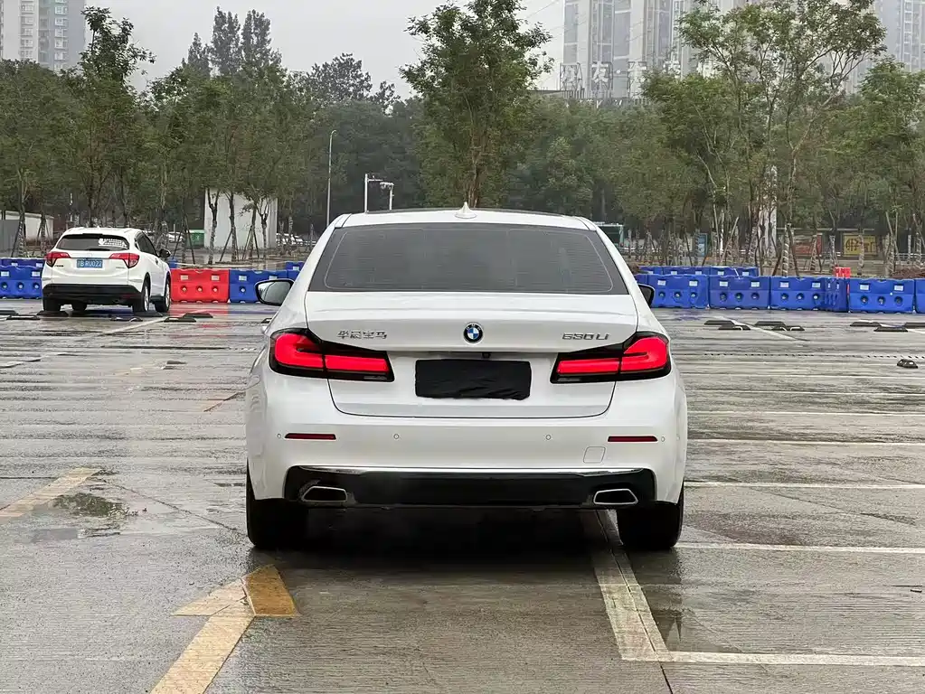 BMW 5 Series — миниатюра 8