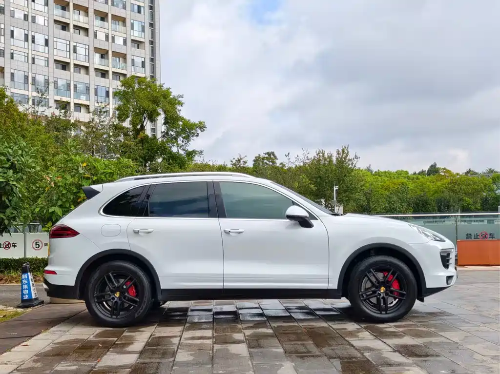 Porsche Cayenne — миниатюра 4
