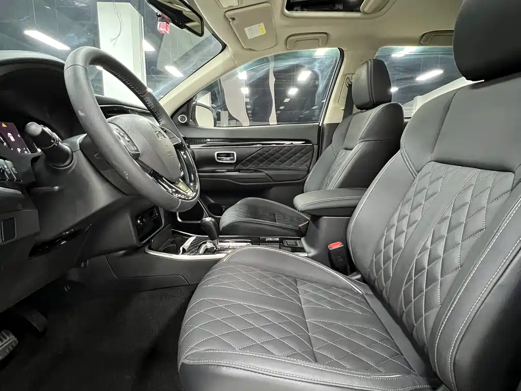 MITSUBISHI OUTLANDER