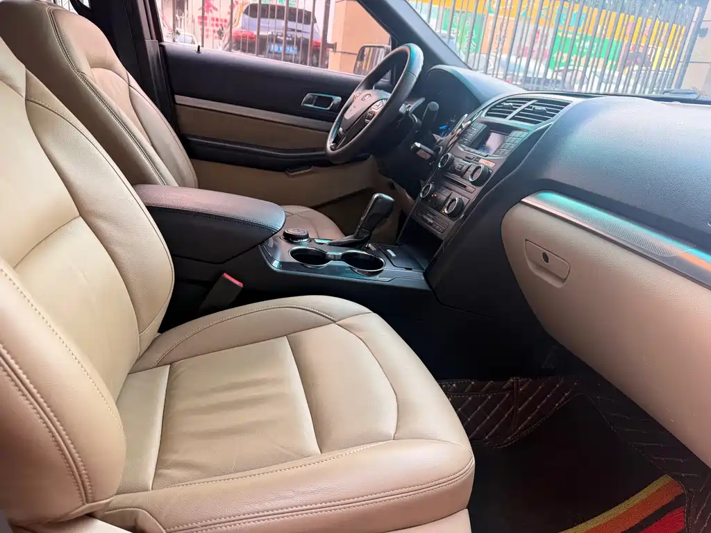 Ford Explorer (Import) — миниатюра 8