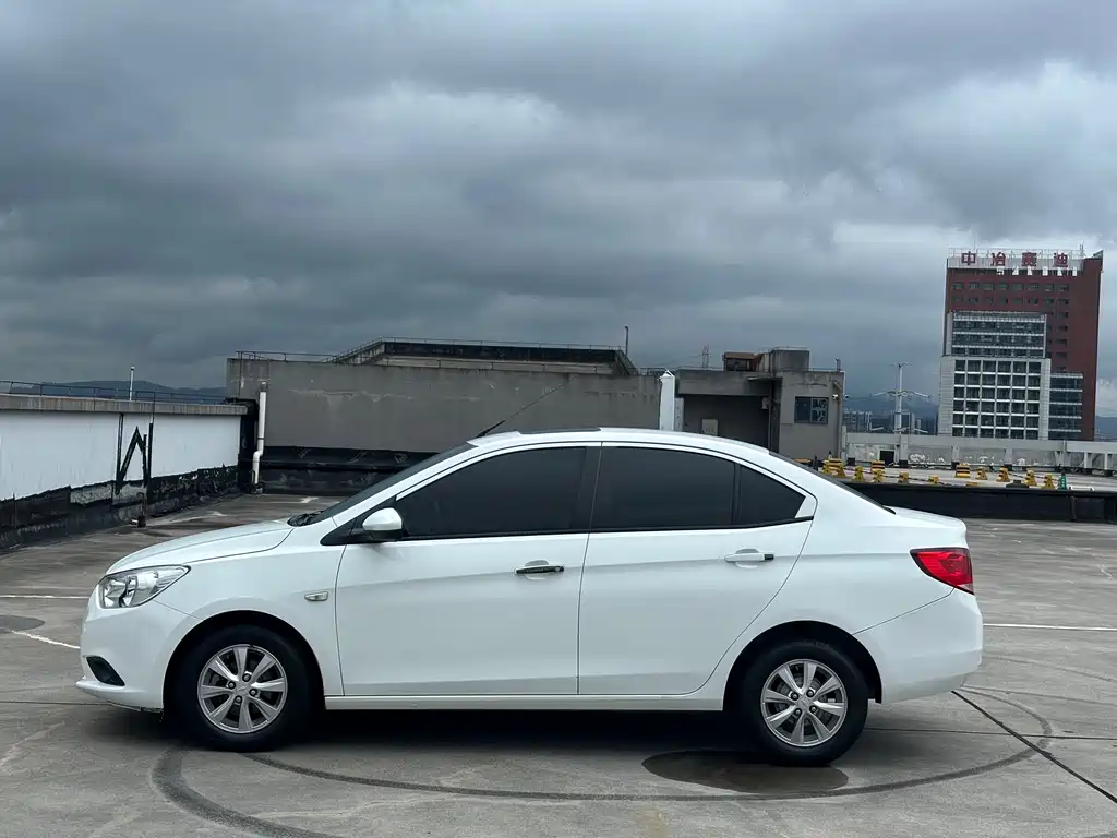 Chevrolet Sail — миниатюра 3
